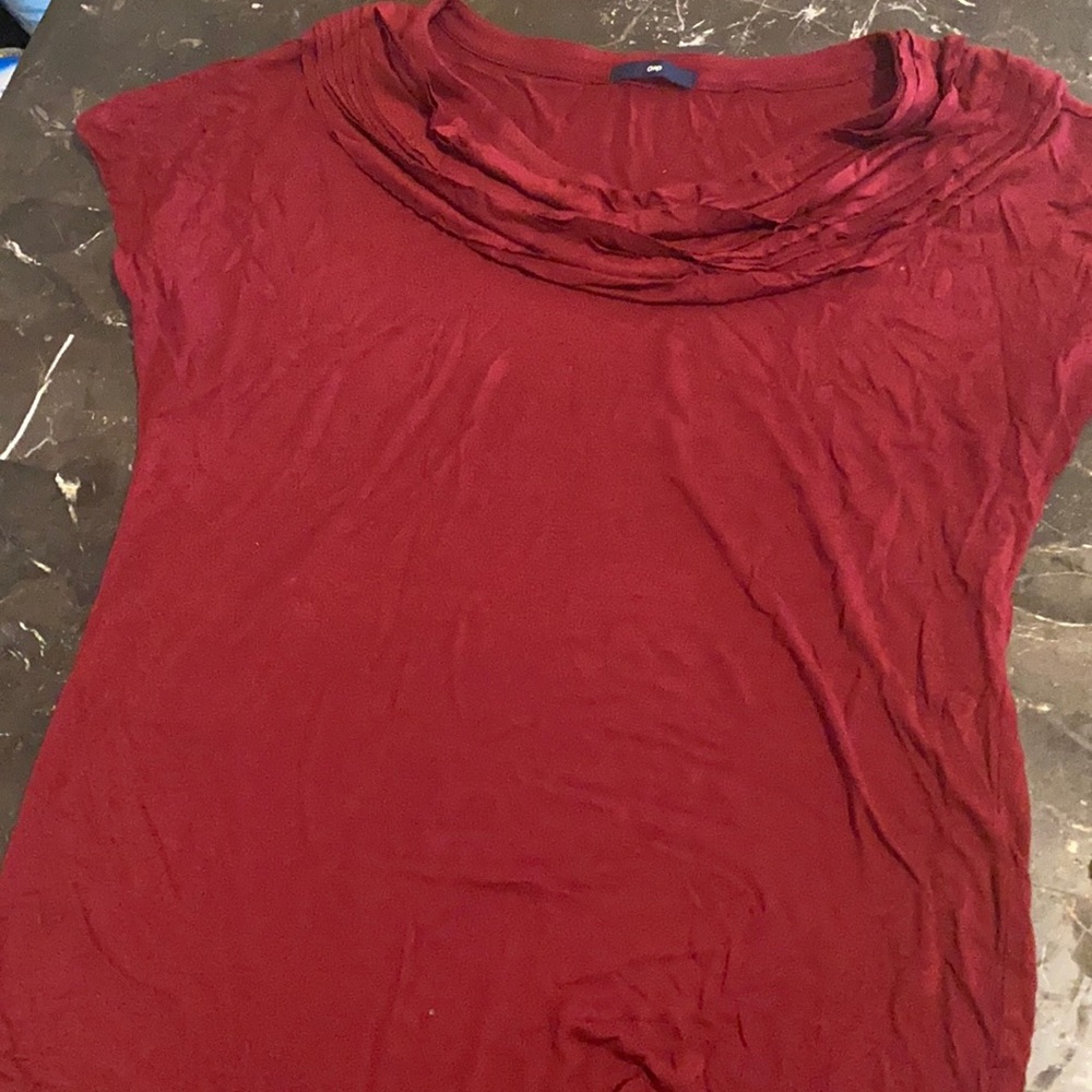 Women’s Gap shirt